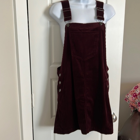 Forever 21 Dresses & Skirts - Forever 21 burgundy corduroy jumper dress- M